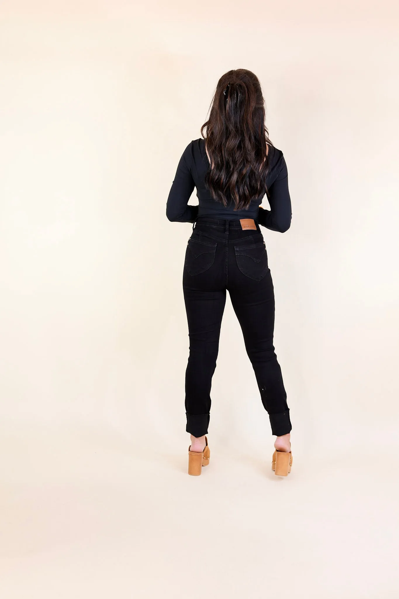 Judy Blue | Versatile Vibes Tummy Control Skinny Jeans with Shield Pockets in Black