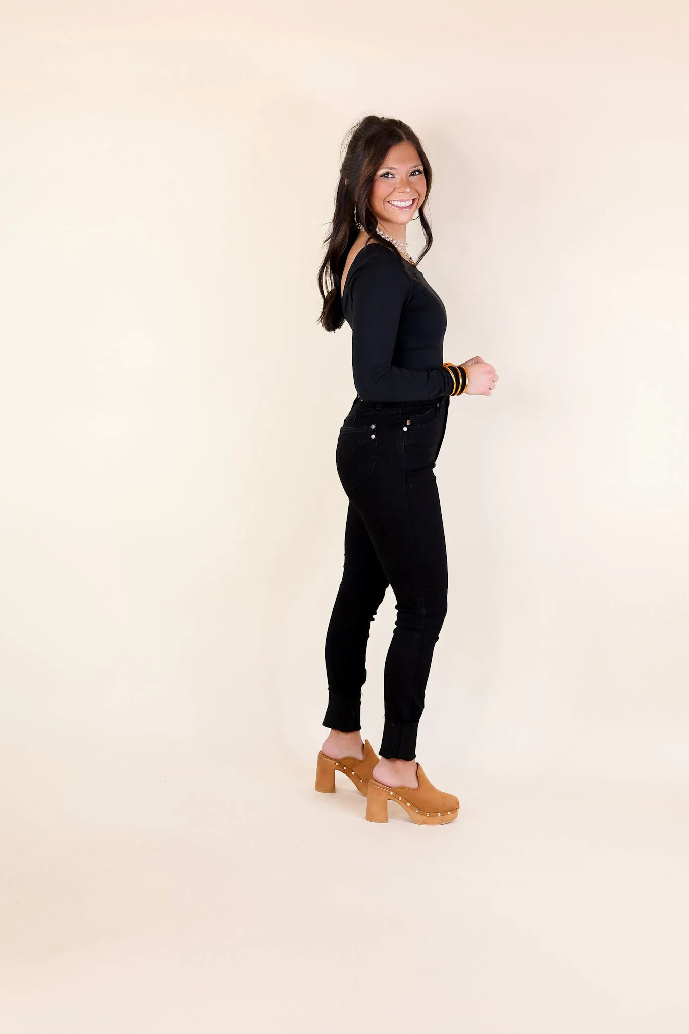 Judy Blue | Versatile Vibes Tummy Control Skinny Jeans with Shield Pockets in Black
