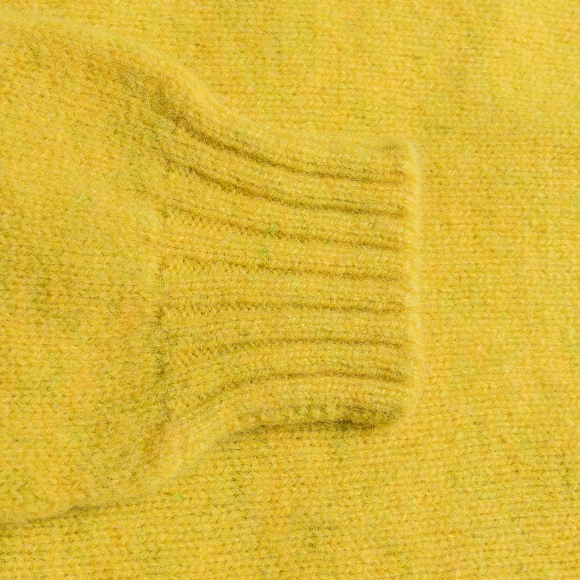 Laurence J. Smith  Super soft Seamless Crew Neck Pullover Pistachio