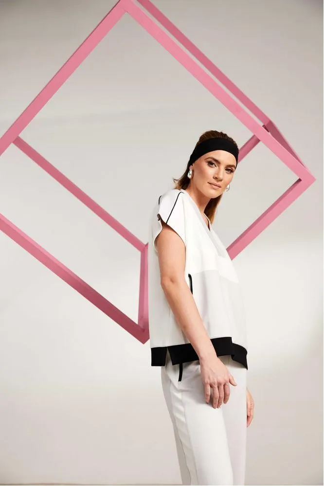 SS25 NAYA V-Neck Top Contrast Pocket