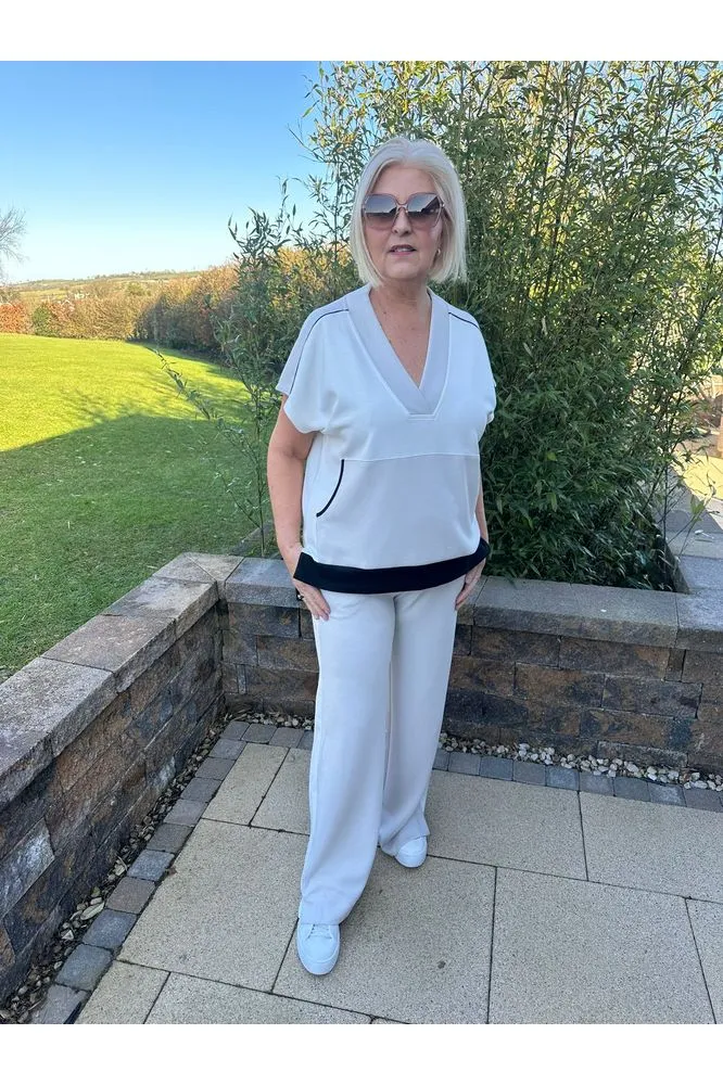 SS25 NAYA V-Neck Top Contrast Pocket