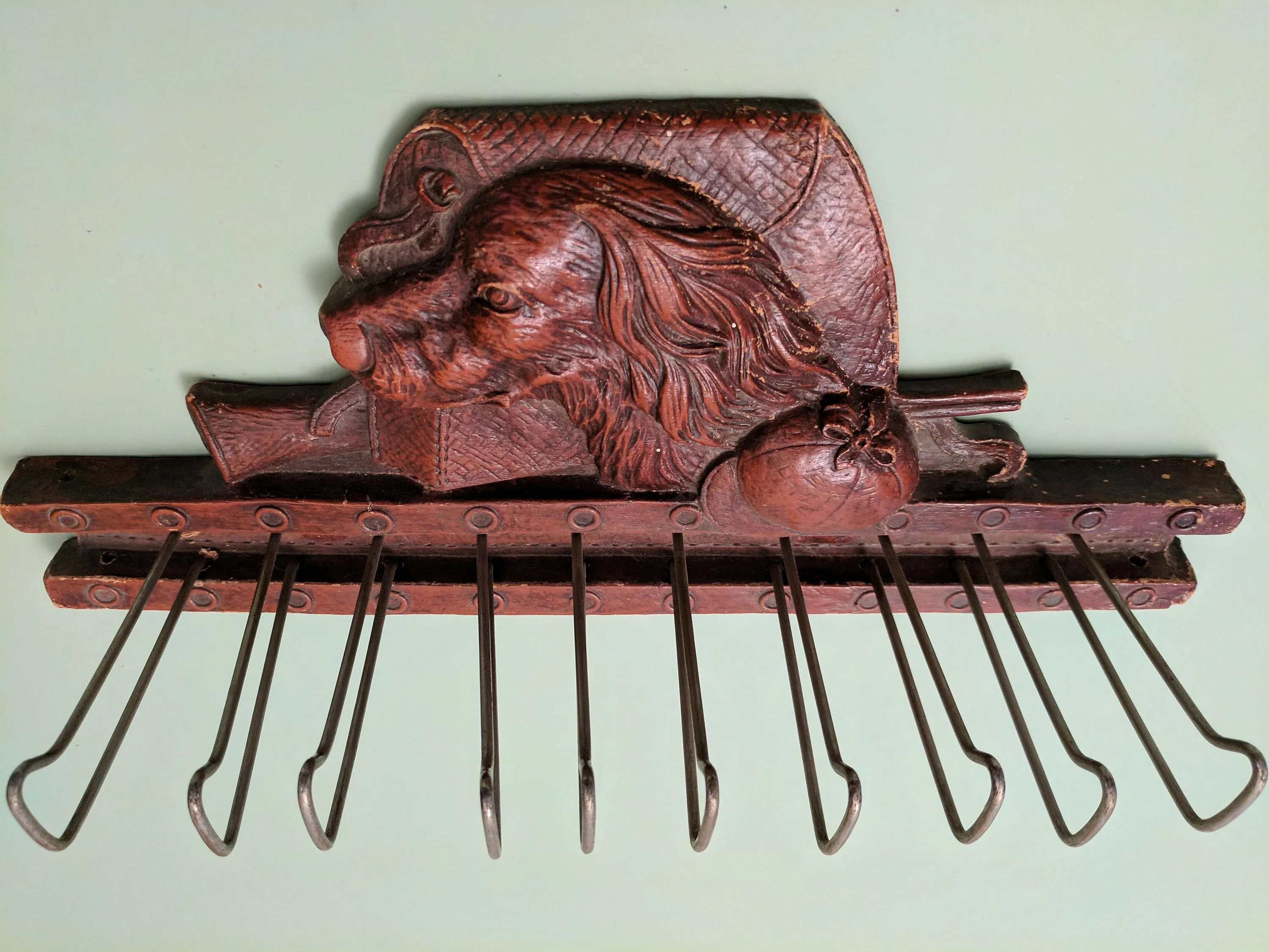 Syroco Pressed Wood hunting scene belt and tie rack F*S