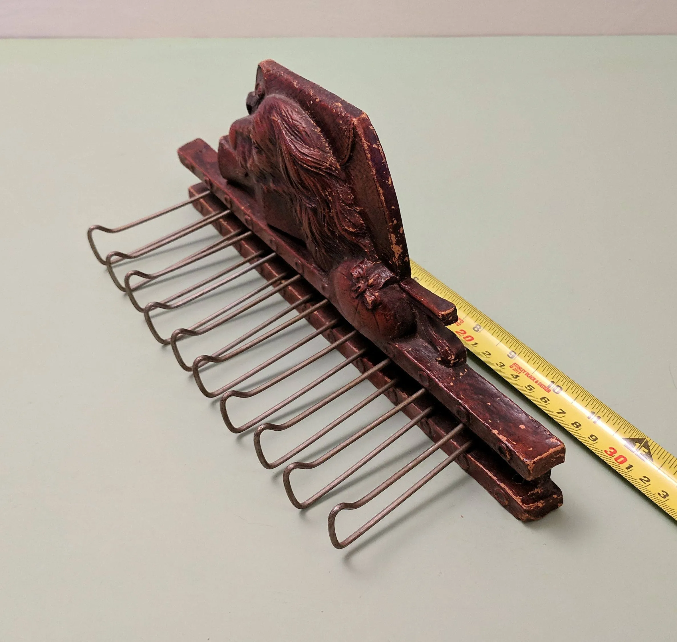 Syroco Pressed Wood hunting scene belt and tie rack F*S