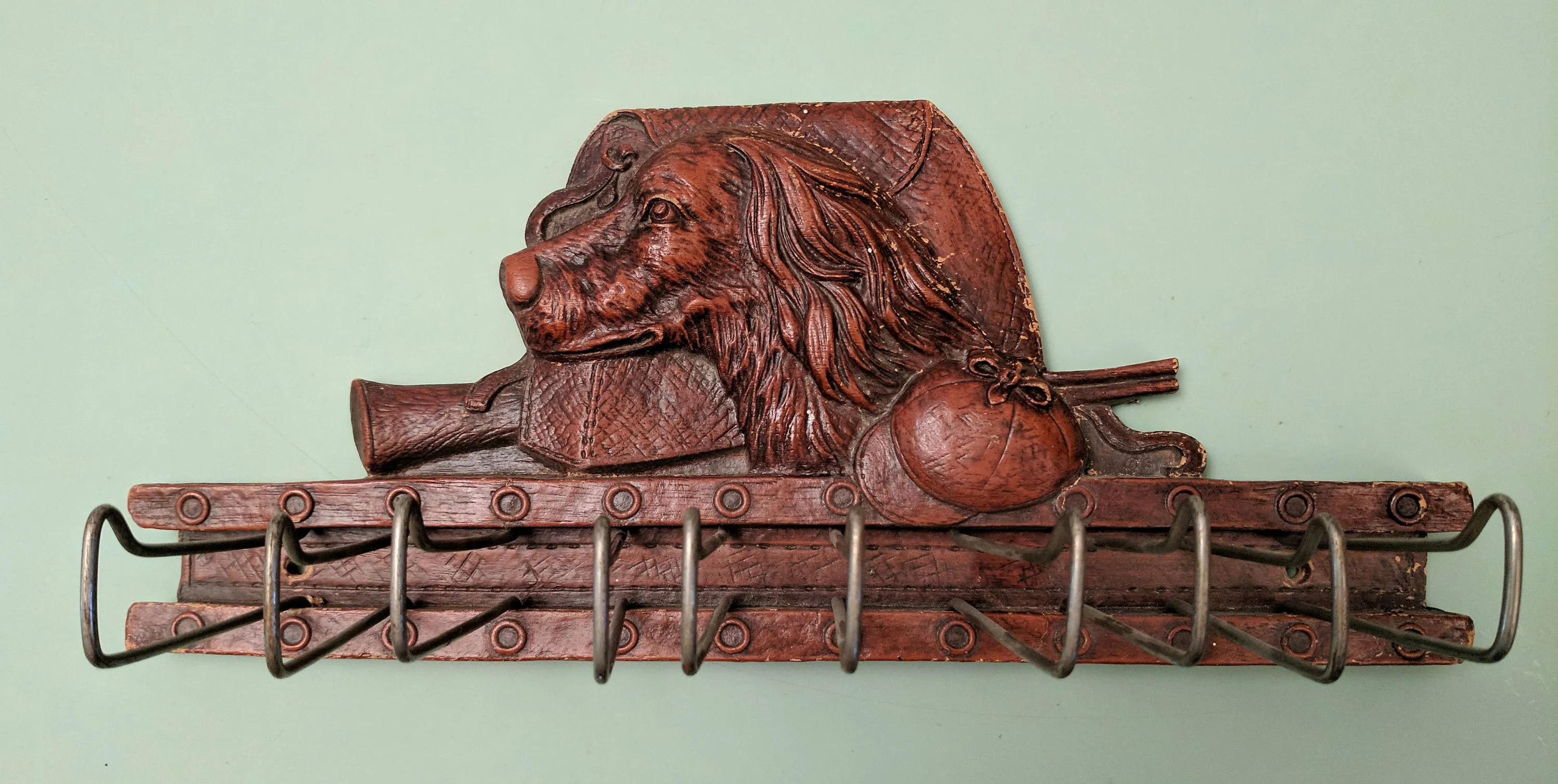 Syroco Pressed Wood hunting scene belt and tie rack F*S