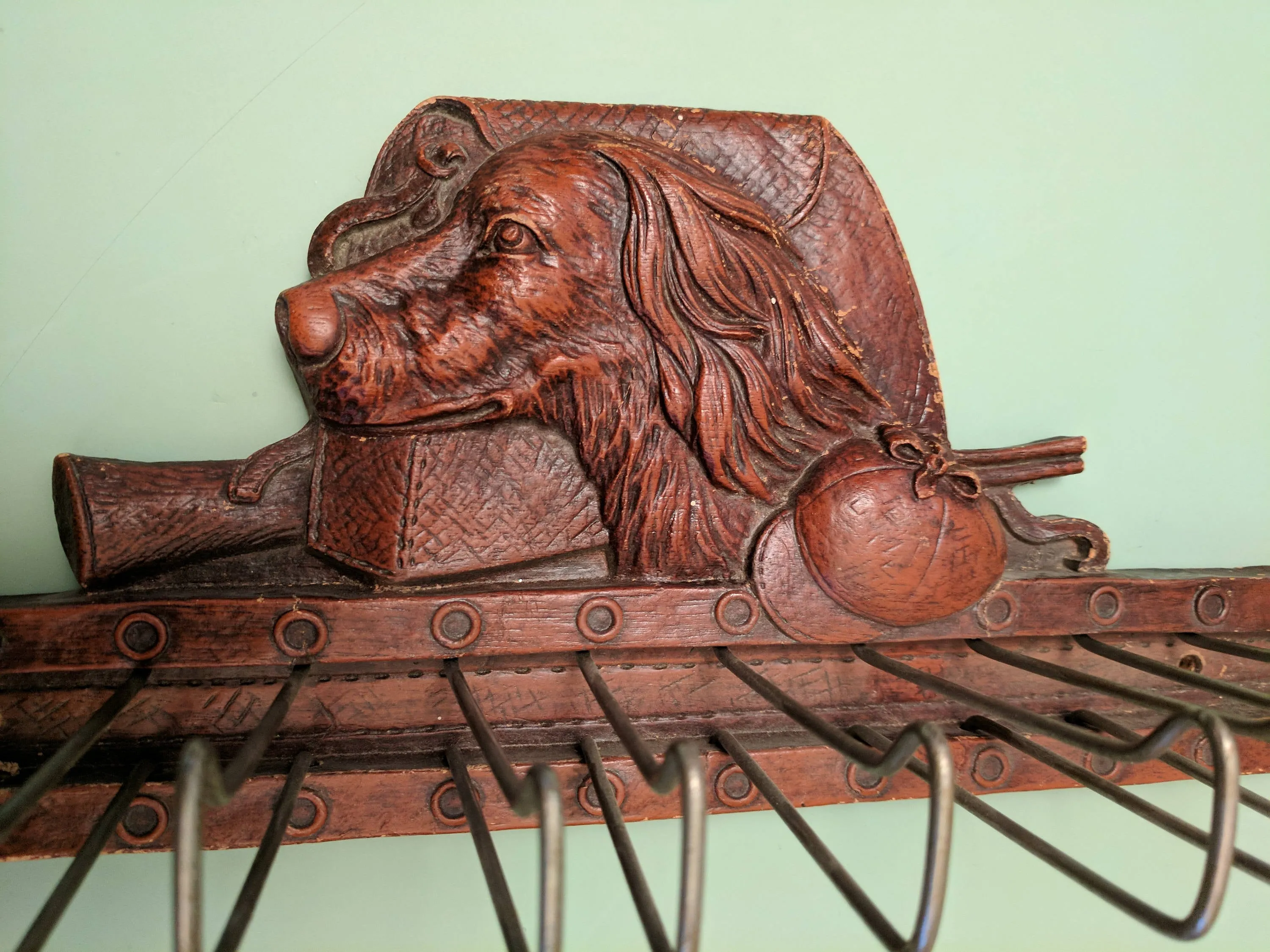 Syroco Pressed Wood hunting scene belt and tie rack F*S