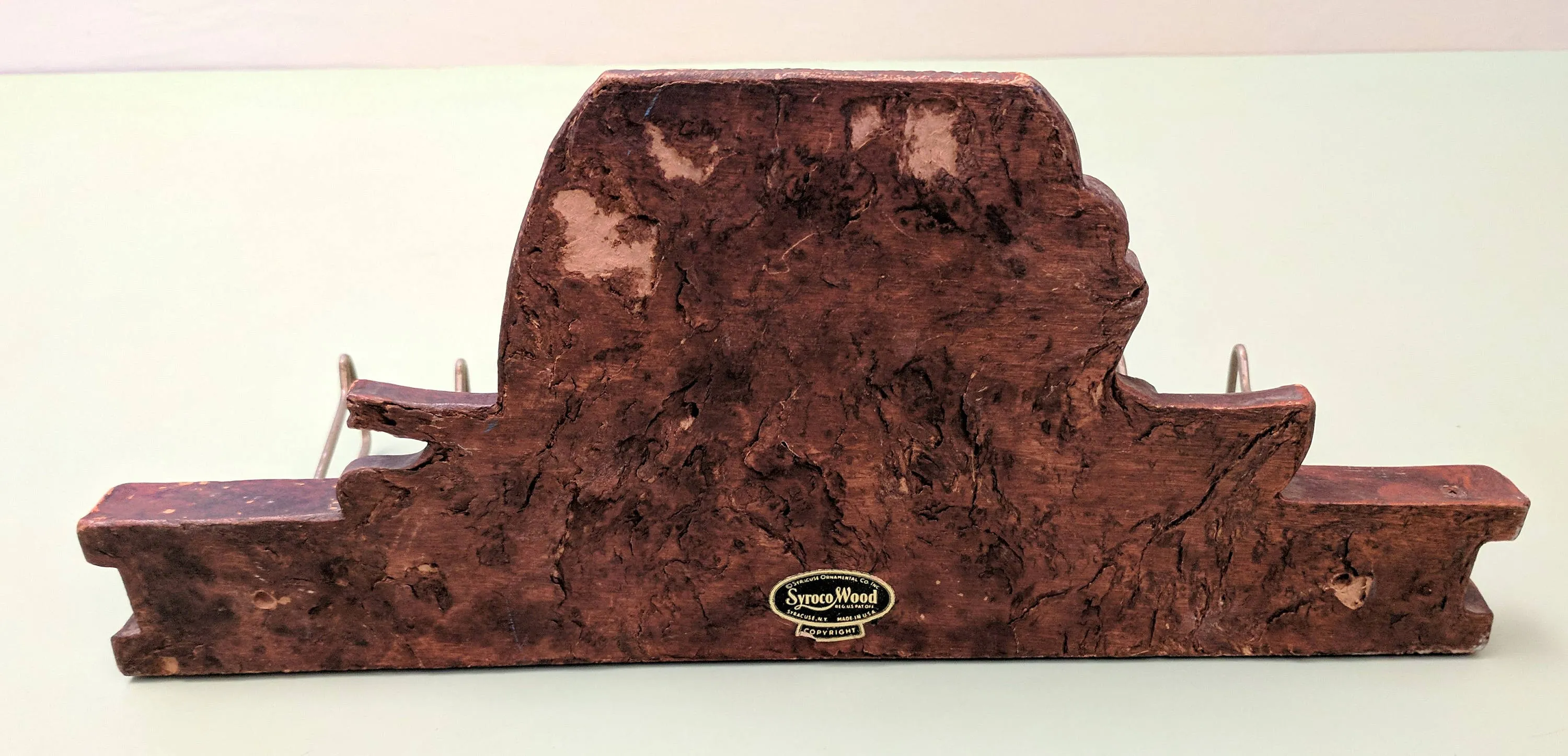 Syroco Pressed Wood hunting scene belt and tie rack F*S